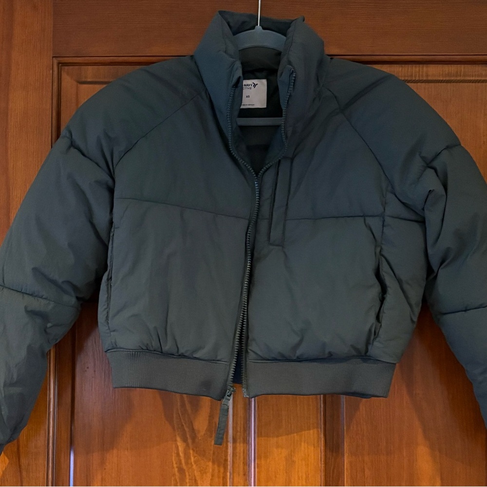 Old Navy Active Cropped Puffer XS